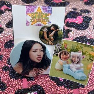 BEABADOOBEE Button Set